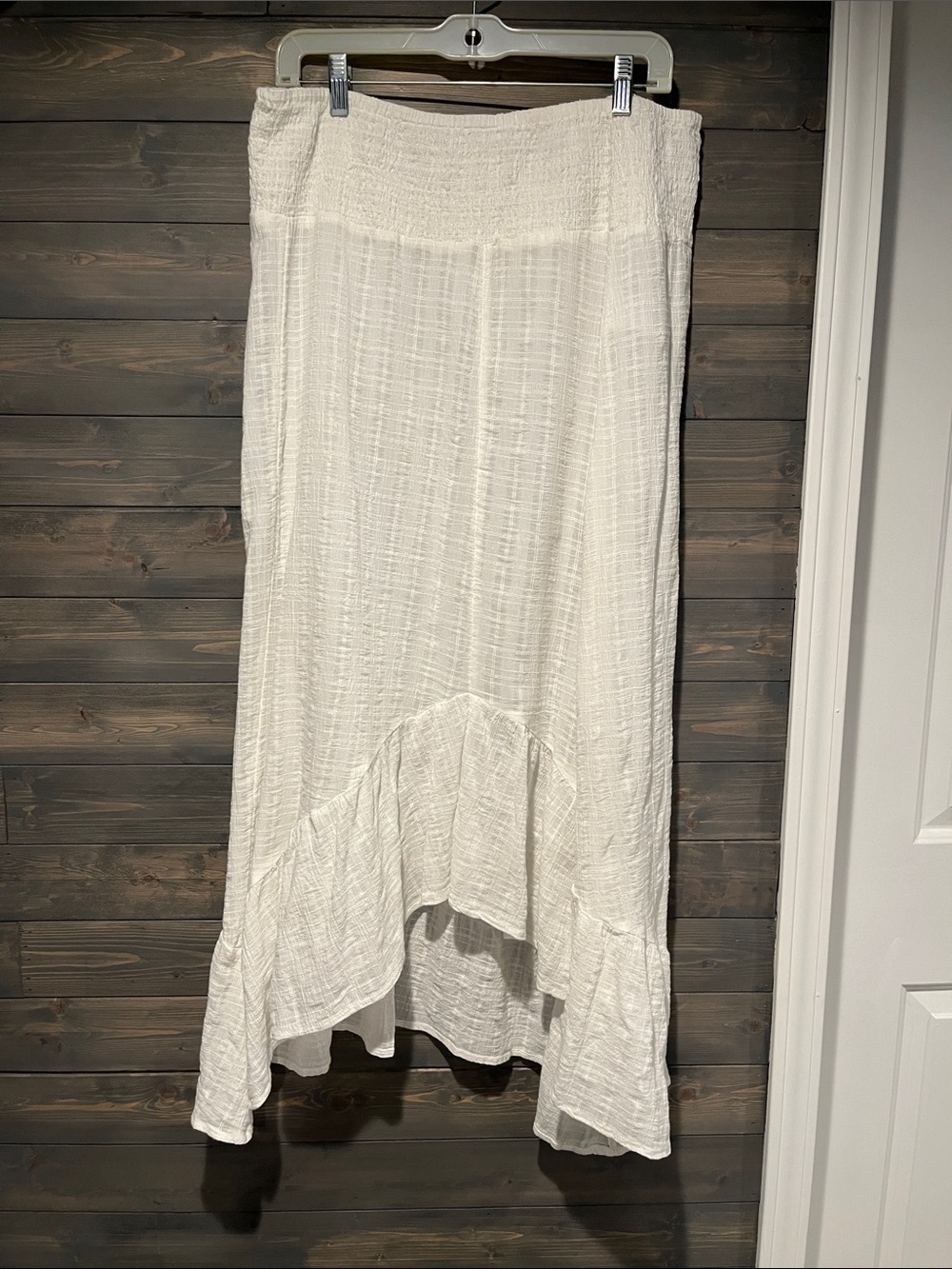 NWOT Women's semi sheer White Ruffle Hem Maxi Skirt XL